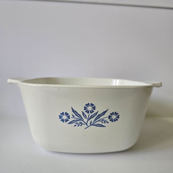 1 3/4 Qt Cornflower Blue Corning Ware Casserole Dish - Made In USA - Picture 11 of 16